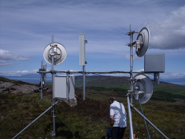 Picture: A relay with three point-to-point links and three sectoral antennae. Tegola. <http://www.tegola.org.uk/howto/network-planning.html>